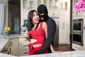 ông chồng bận công việc để bà xã đi cắm trại một mình và cái kết