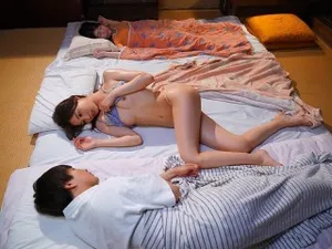 Chuyện oái oăm, đang tự sướng thì vợ yêu nhà kề bên say xỉn vào nhầm nhà